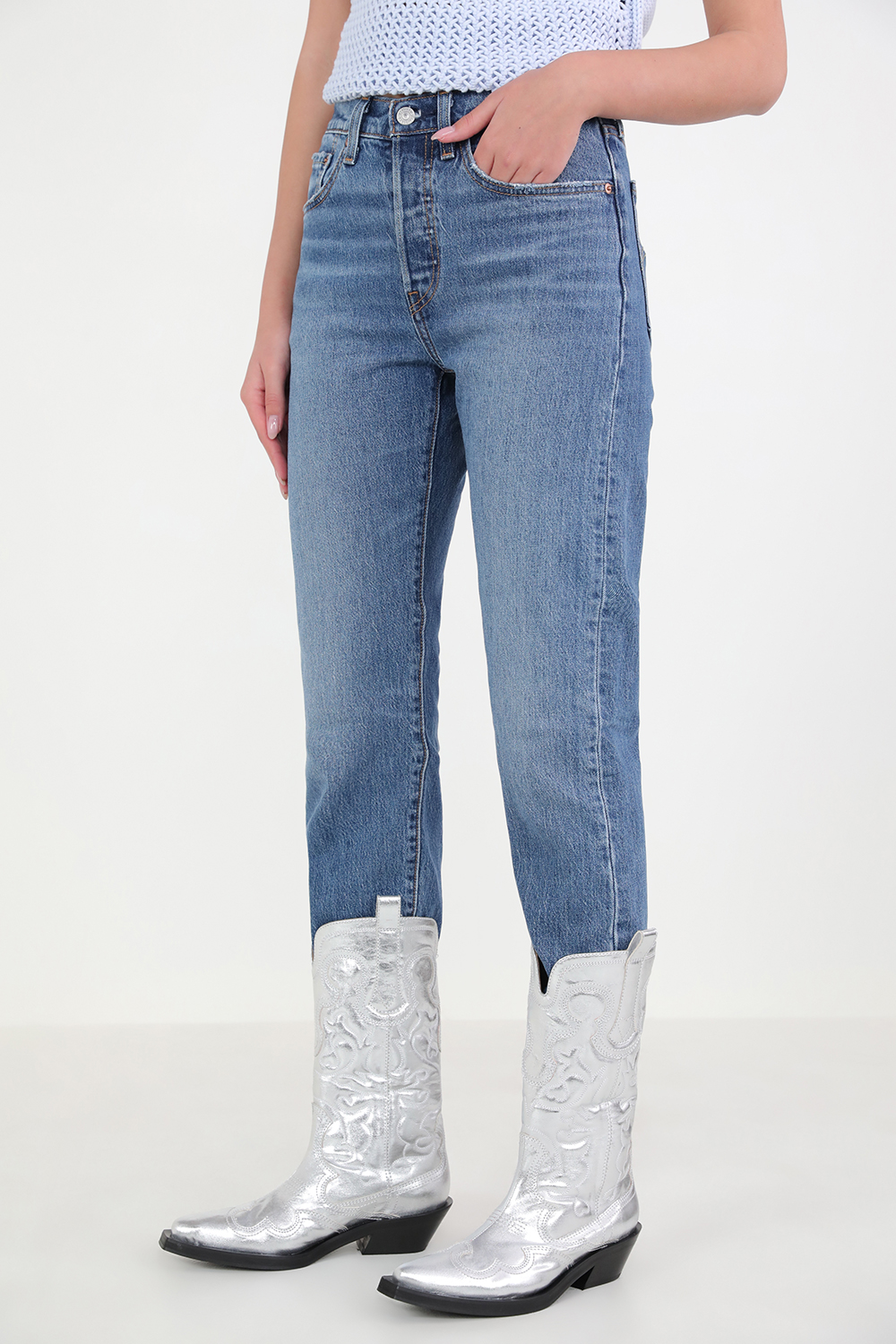 תמונת כל הלוק של מגפי בוקרים